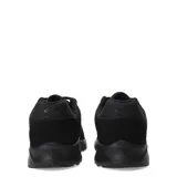 Championes Umbro de estilo urbano, confeccionados en una combinación de materiales textiles y sintéticos en color negro. Presentan un diseño de silueta moderna con cierre de cordones y el logo de la marca aplicado en el lateral.