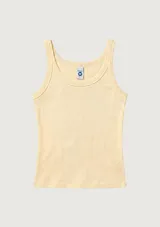 Musculosa básica de canalé color amarillo claro, con escote redondo y diseño ajustado.