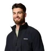 Campera polar Columbia modelo Sequoia Grove con cierre frontal completo, cuello alto y paneles superpuestos en el pecho para mayor durabilidad. Cuenta con bolsillos laterales con cierre y puños elásticos.