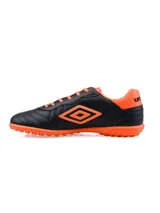 Championes Umbro modelo Touch TF para hombre, color negro, con capellada de PU texturizada y logo Umbro brillante en el lateral. Suela de caucho con tapones bajos para césped artificial o fútbol 5.