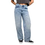 Pantalón de jean celeste con efecto lavado, corte recto y cinco bolsillos.