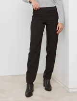 Pantalón de vestir verde oscuro, marca Zac & Rachel, con pretina con faja interna modeladora y bolsillos rectos delanteros y traseros simulados.