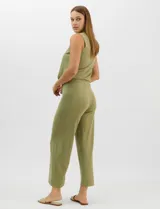 Pantalón tejido de corte recto y diseño fluido, color amarillo, con cintura ancha elastizada.