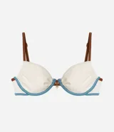 Top de bikini de media copa con aro, confeccionado en microfibra texturizada color blanco con detalles en celeste y tirantes finos marrones. Cuenta con un pequeño aplique metálico decorativo en el centro.