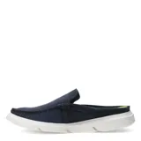 Zapato tipo mule de hombre con diseño de mocasín, confeccionado en cuero azul marino con costuras visibles. Presenta una suela blanca de goma con detalle en color verde neón en el talón.
