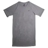 Vestido remera gris de New Balance, corte recto, mangas cortas con dobladillo y logo estampado en el pecho.