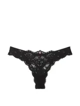 Panty tipo tanga de encaje negro con tiro bajo y detalle de pequeña roseta en el centro de la cintura.