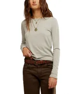 Camiseta de manga larga color gris claro jaspeado, de corte ajustado y cuello redondo.