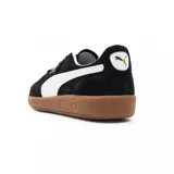 Championes Puma Palermo negros con detalles en blanco y suela color caramelo.