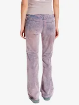 Pantalón de algodón bouclé color lila con estampado de chaqueta de denim sobreteñido.