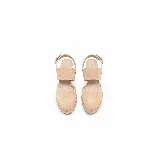 Zapatos Chérie modelo Onea de gamuza color avena, con plataforma delantera, taco ancho y tira ajustable en el talón con hebilla redonda forrada.