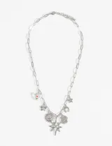 Collar de cadena de eslabones plateados con múltiples dijes colgantes: corazón transparente con flor roja, flor, sol, moneda con diseño floral, herradura, estrella y estrella de ocho puntas con incrustaciones de cristal.