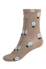 Medias grises con diseño de globos aerostáticos en blanco y azul.