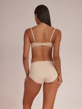 Bombacha de compresión color piel.