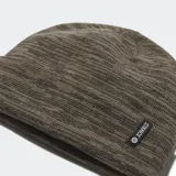 Gorro de lana tejido a rayas horizontales en tonos marrón, gris y celeste.