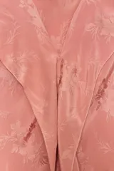 Vestido largo de Zara Woman Collection confeccionado en hilatura de viscosa, con diseño jacquard floral y escote fluido con tirantes finos ajustables. Presenta una abertura en el bajo con aplicación de encaje a tono.