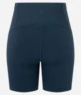 Bermuda ciclista deportiva de tiro alto, color celeste claro, ajustada al cuerpo.