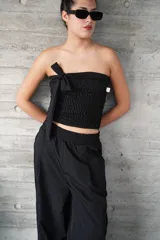 Top bandeau color verde agua con frunces elásticos.