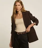 Musculosa básica de poliamida con breteles finos y escote redondo, confeccionada en tejido suave y elástico.