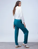 Pantalón jogger verde de algodón, marca Ruby Rd, con pretina elastizada.