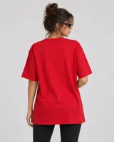 Remerón oversize de manga corta y cuello redondo, color rojo liso.