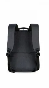 Mochila de diseño minimalista en color gris oscuro con textura jaspeada. Cuenta con compartimento principal con cierre, doble bolsillo frontal vertical, asa superior reforzada, asa lateral, correas acolchadas ajustables y puerto USB integrado.