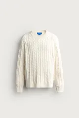 Sweater de punto verde con diseño de trenzas, cuello redondo y manga larga, de corte regular fit y acabados en rib.