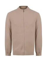 Sweater de punto color tostado con cierre frontal completo y cuello mao. Presenta detalles de líneas en el interior del cuello y puños y ruedo elásticos.