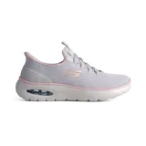 Championes deportivos Skechers modelo Slade Ultra-Raddix, de diseño slip-on con cordones elásticos decorativos. Presentan una capellada de malla técnica en color gris claro con detalles en rosa suave. Incluyen tecnología Heel Pillow para mayor sujeción, plantilla Air-Cooled Memory Foam y suela con cámara de aire visible en el talón.