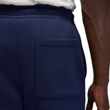 Pantalon de jogging Nike Jordan, confeccionado en tejido fleece color negro, con cintura elástica ajustable mediante cordón, puños elásticos en los tobillos y logo Jumpman bordado en color rojo en la pierna izquierda.