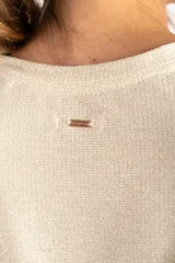 Remerón de manga corta, cuello redondo y calce oversize, en tejido de punto con brillo sutil.