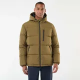Campera acolchada tipo puffer de color verde oliva, con capucha ajustable, cierre frontal completo y bolsillos laterales con cierre.