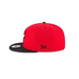Gorra New Era 9Fifty de los Chicago Bulls, con visera plana negra y logo del equipo bordado en el frente.