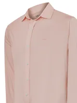 Camisa de manga larga RKF modelo Sports, color salmón con sutiles rayas verticales, cuello camisero y cierre frontal de botones. Confeccionada en poliéster reciclado y elastano.