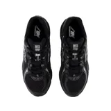 Championes New Balance modelo U740, color negro con detalles plateados. Presenta una estructura de malla transpirable con refuerzos sintéticos, logo N lateral y tecnología de amortiguación ABZORB en la entresuela.