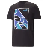 Remera Puma negra de corte clásico, con estampado rectangular en el frente que simula una cancha de baloncesto con trazos abstractos en azul y blanco. Logo de Puma estampado en la parte superior derecha.