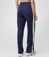 Pantalón recto deportivo de modal color beige, con recortes laterales a contratono y cintura elástica.