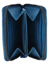 Billetera pequeña de cuero natural con diseño trenzado en color azul. Cuenta con cierre perimetral y un parche central con el logo de la marca grabado.