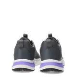 Championes deportivos Umbro modelo Vega, color gris con detalles en violeta. Presentan un diseño de malla transpirable, entresuela blanca amortiguada y suela de goma.