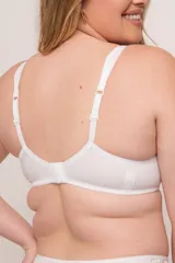 Soutien reductor con aro, confeccionado en lycra y puntilla elastizada. Presenta un diseño con doble bretel y doble escote en microtul, con broches reforzados en la espalda.