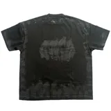 Remera de algodón heavyweight con corte oversize, color negro con efecto lavado y estampado gráfico frontal con tipografía estilo metal y texto motivacional.