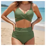 Conjunto de bikini negro de tiro alto, compuesto por un corpiño triangular con diseño cruzado en el frente y tirantes finos regulables, y una bombacha de corte clásico y talle alto.