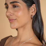 Aros de argolla clásica en plata 925, con diseño liso y acabado brillante.