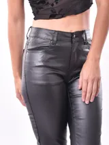 Pantalón Oxford con estampado animal print color negro.