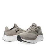 Championes Puma modelo Softride Mayve, con capellada de tejido respirable en color negro. Presenta entresuela blanca con detalles en verde agua y logo de la marca en plateado en el lateral.