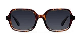 Lentes de sol con montura oversized de forma cuadrada y diseño carey. Cuentan con lentes polarizadas de color negro y protección UV400.