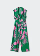 Mono largo con estampado tropical en tonos verdes y rosados, cuello con solapas, sin mangas y cinturón desmontable con hebilla forrada. Cierre con botones en el cuello.