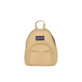 Mochila Jansport pequeña color beige con bolsillo frontal con cierre, correas ajustables y asa de transporte.