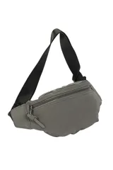 Riñonera negra con cierre frontal y correa ajustable con hebilla.