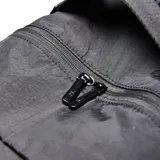 Mochila deportiva de diseño ergonómico en color negro, confeccionada en material textil. Cuenta con múltiples compartimentos con cierre, incluyendo un espacio inferior independiente para calzado y sujeción interna para pala de pádel. Posee tirantes ajustables y espaldera acolchada con malla transpirable.